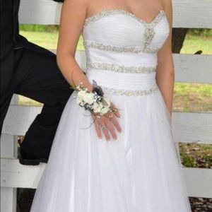 White beaded prom/wedding dress
